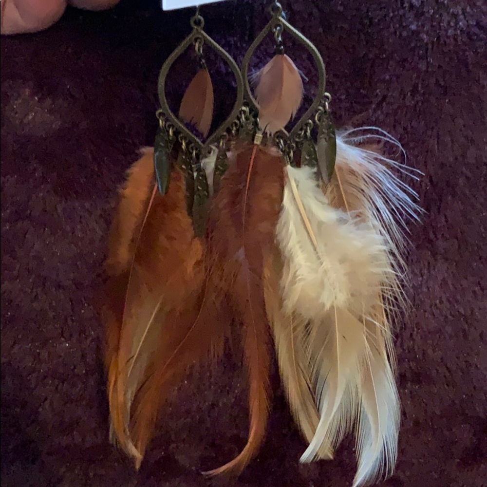 🎉HP🎉🌺SALE🛍unique bronze leaf feather earrings - Picture 4 of 8